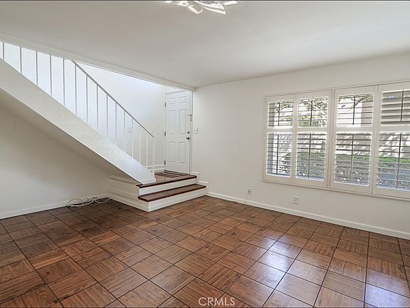 2nd image of 104 Oval Rd
