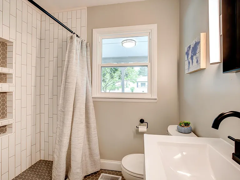 1301 Glenoaks Dr — Photo 16