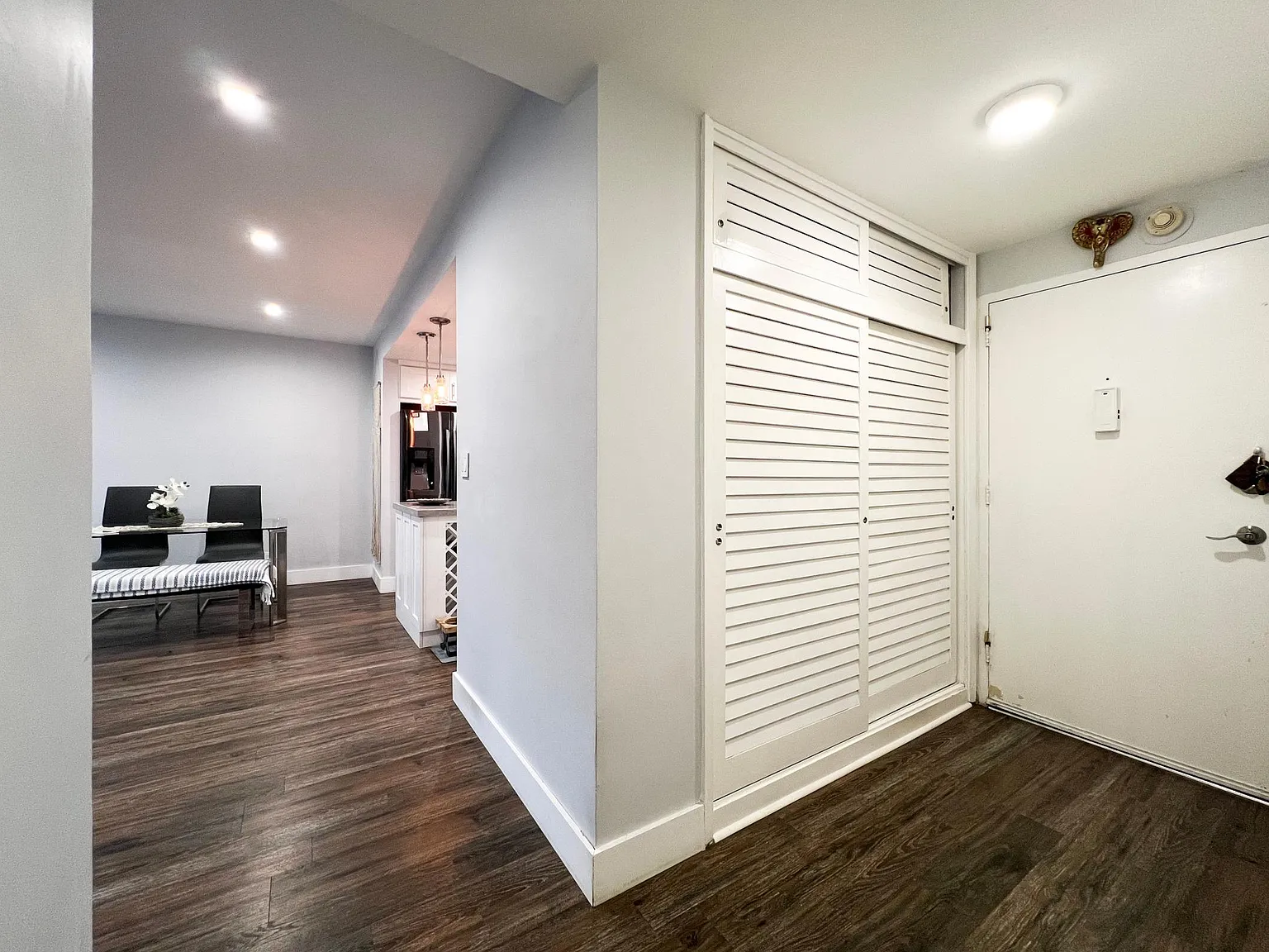 1408 Brickell Bay Dr — Photo 3