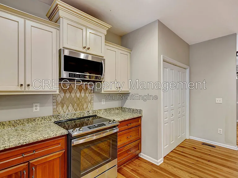 1071 Barfield St — Photo 14