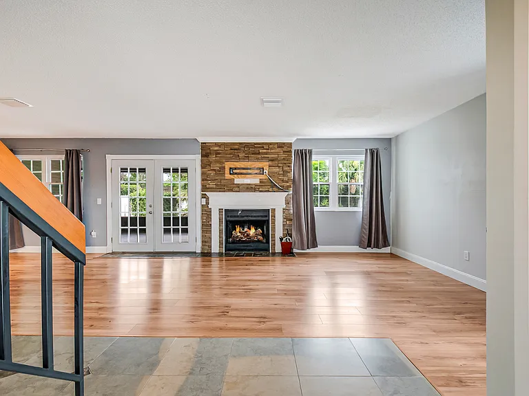 1025 Wentworth Ct — Photo 7