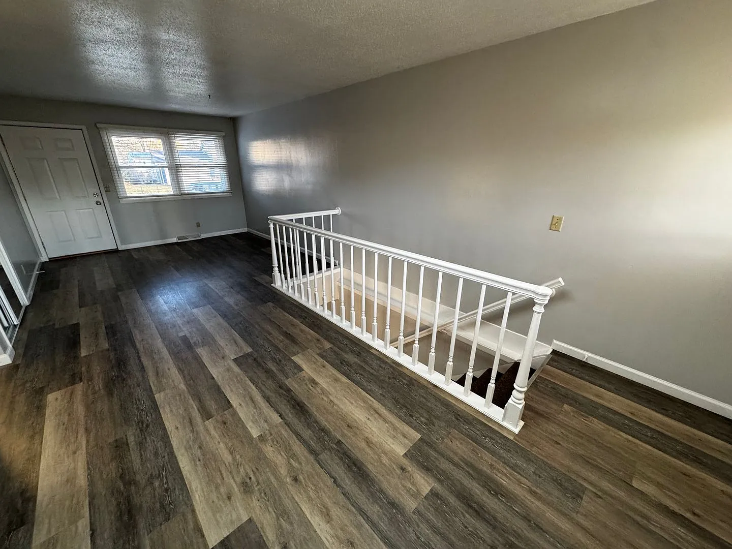 3 Bedroom house in Bettendorf 2 Bath 1 car attached garage with walkout basement — Photo 3