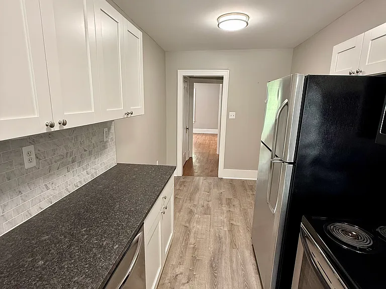417 W 4th St — Photo 5