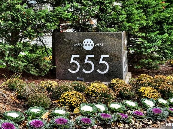 3rd image of 555 North Ave APT 8N