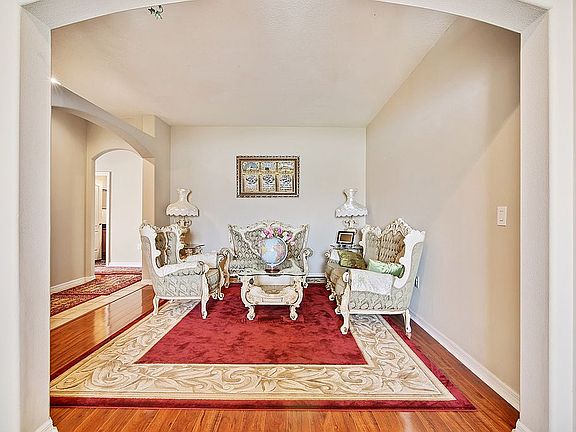 5th image of 1031 Girard Dr