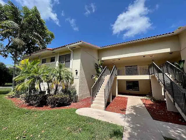 1700 Windorah Way E — Photo 12