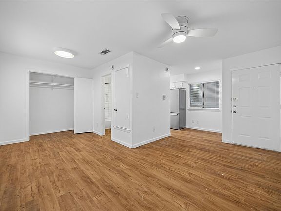 3rd image of 1214 Baylor St #103