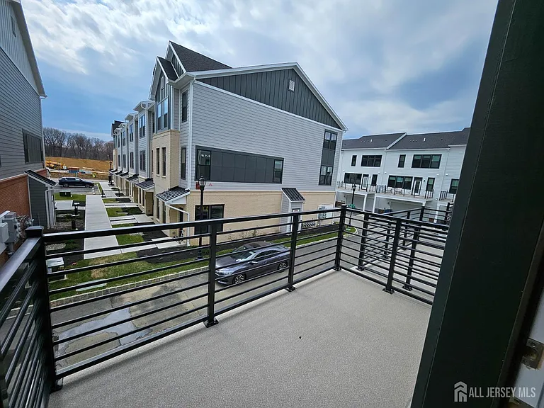 605 Parker Blvd — Photo 9