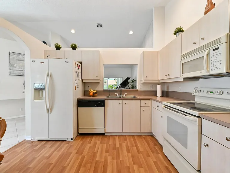6077 Lake Hibiscus Dr — Photo 6