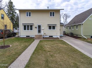 1404 S 10th St, Grand Forks, ND 58201