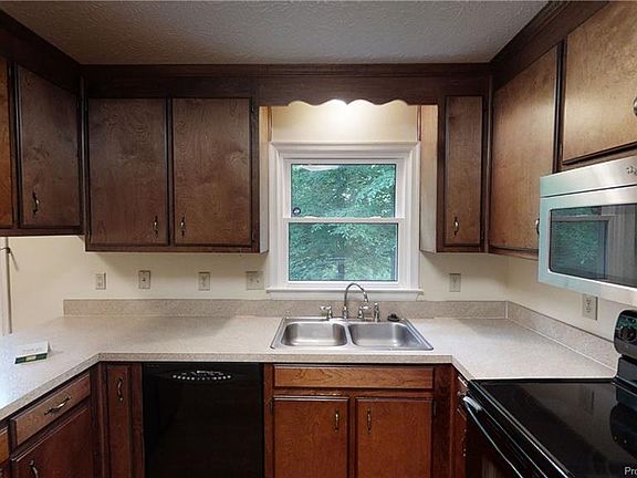 2nd image of 129 Wellington Dr