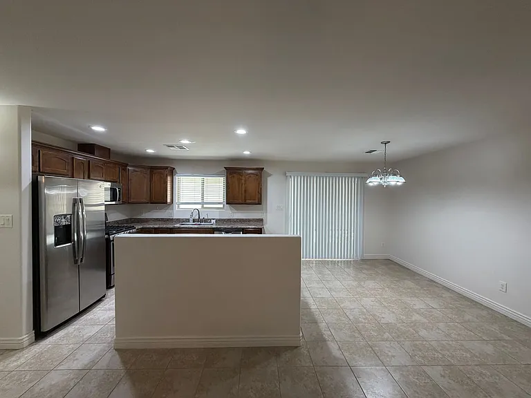 10191 E 34th Ln — Photo 4