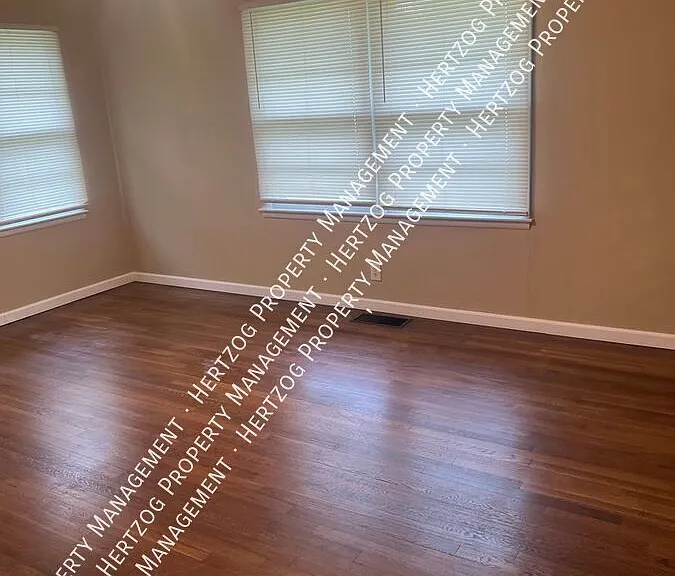 1701 El Camino St — Photo 2