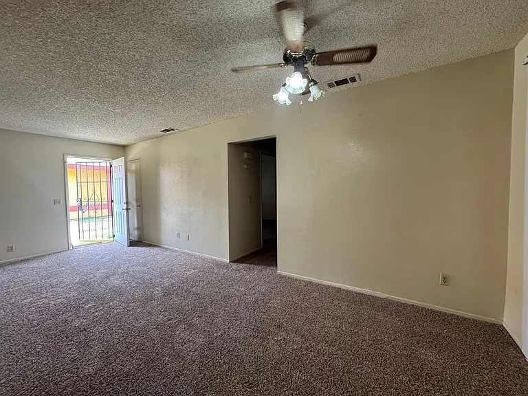 533 Montecito — Photo 10