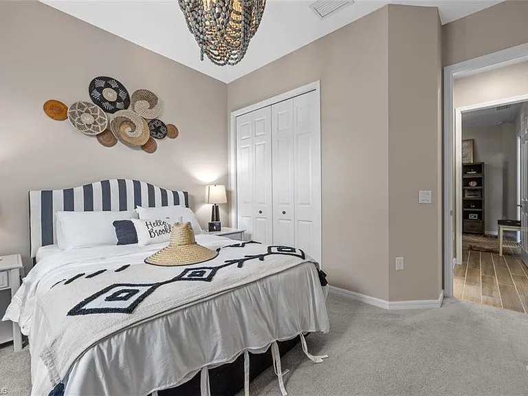 5994 Berwick Ln — Photo 8