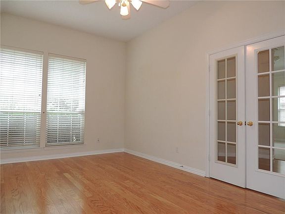 4th image of 4553 Paddington Ln