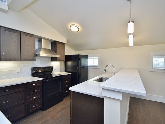 2nd image of 105 Peete St #11582421
