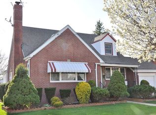 135 N 6th St, New Hyde Park, NY 11040