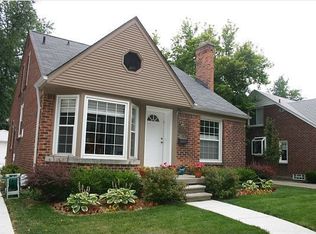 10105 Nadine Ave, Huntington Woods, MI 48070