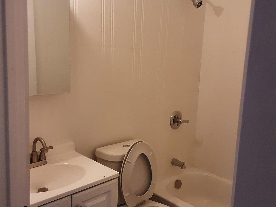 2nd image of 435 Park Ave #1