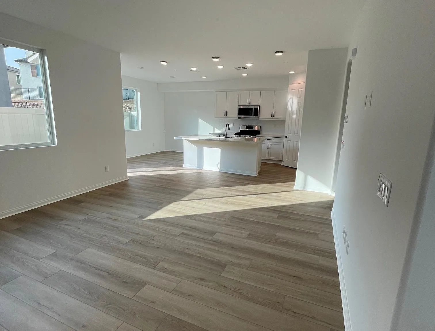 24047 Ashton Rd — Photo 2
