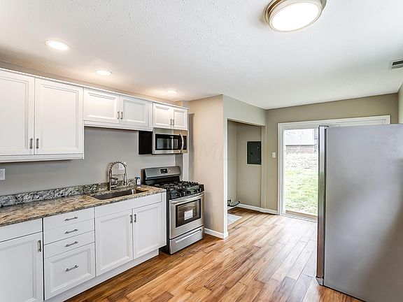 5th image of 412 Rosslyn Ave