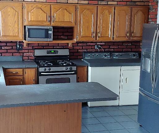 3rd image of 10269 Hawthorne Dr