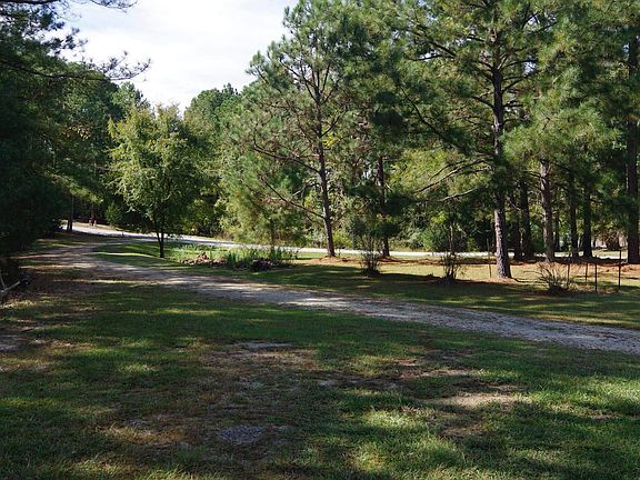 5th image of 28 Chalet Rd