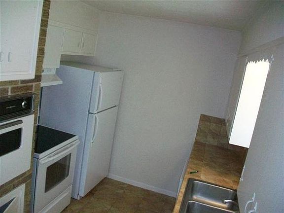 3rd image of 173 Rosine St