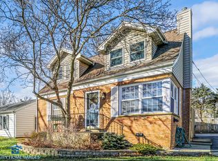 510 W Courtland St, Mundelein, IL 60060