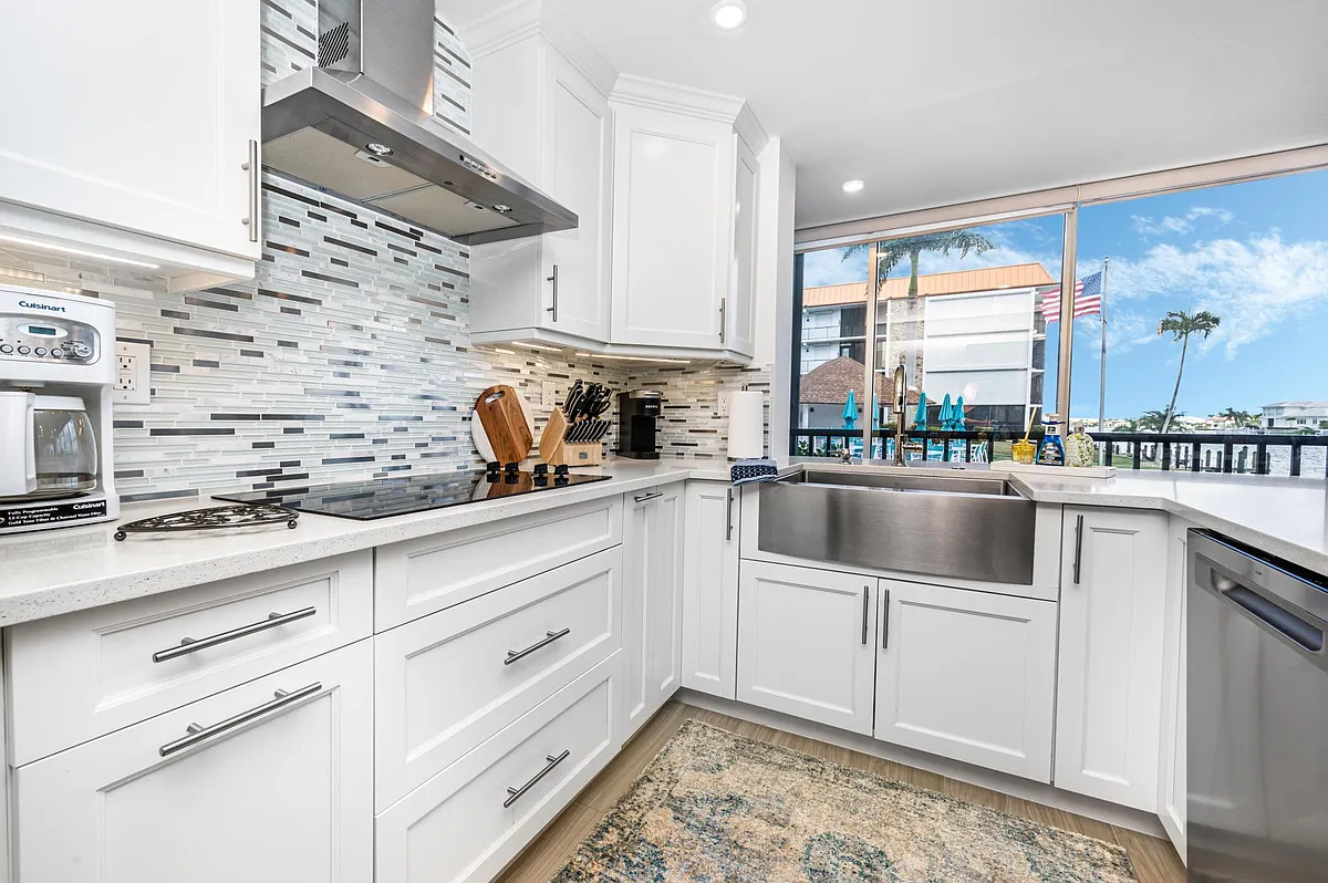 Building Photo - 2900 Gulf Shore Blvd N #116