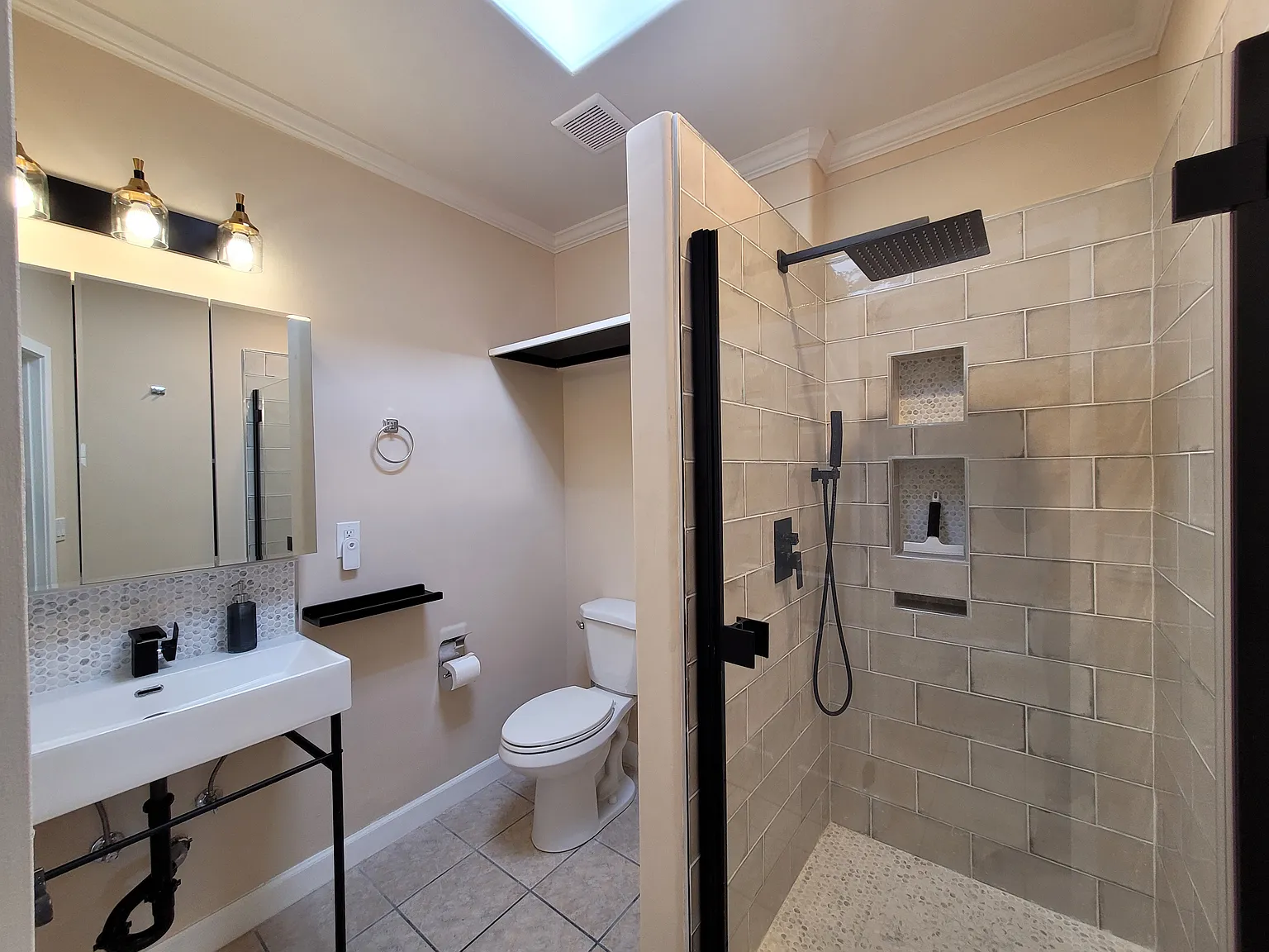 Studio, 720 sqft, $2,900 — Photo 4