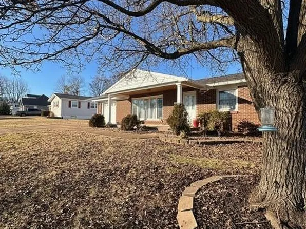 719 Park St, Farmington, MO 63640