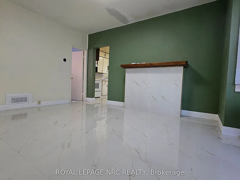4425 Hiram St — Photo 20