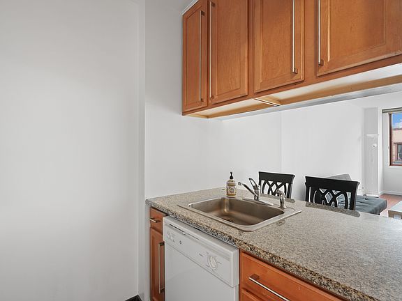5th image of 393 W 49th St APT 5P