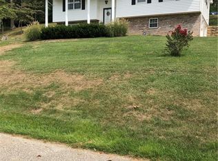 1752 Oakwood Dr, Sissonville, WV 25320