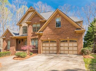 3511 Point View Cir, Gainesville, GA 30506