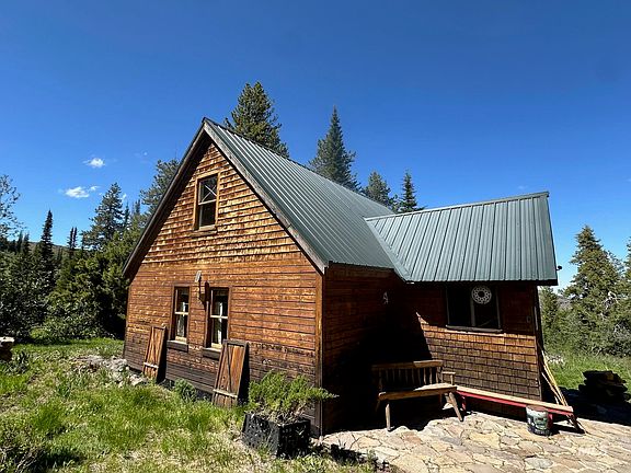 2nd image of 509 Deadline Rd Cabin 2