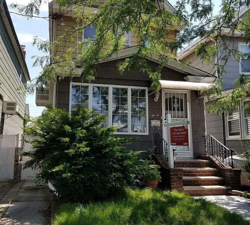 2nd image of 10610 103rd Ave