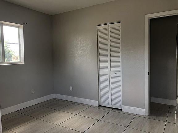 5th image of 1940 Washington Ave #18