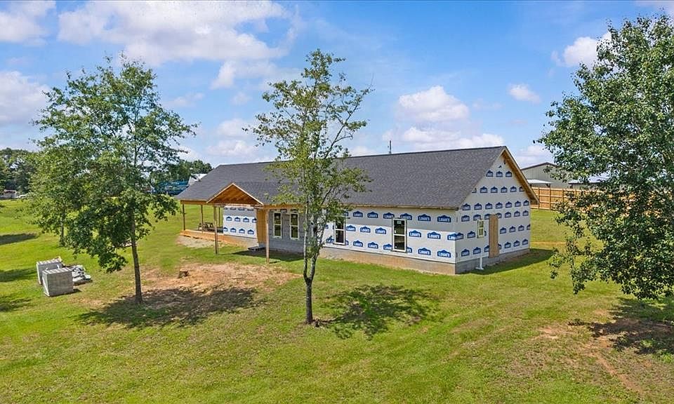 1st image of 320 Blake Dr