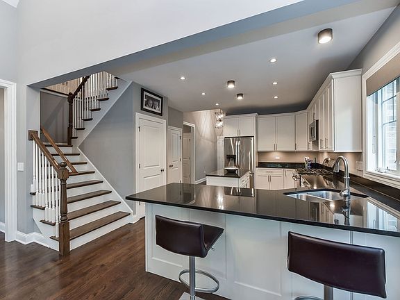 5th image of 9 Westmoreland Ln