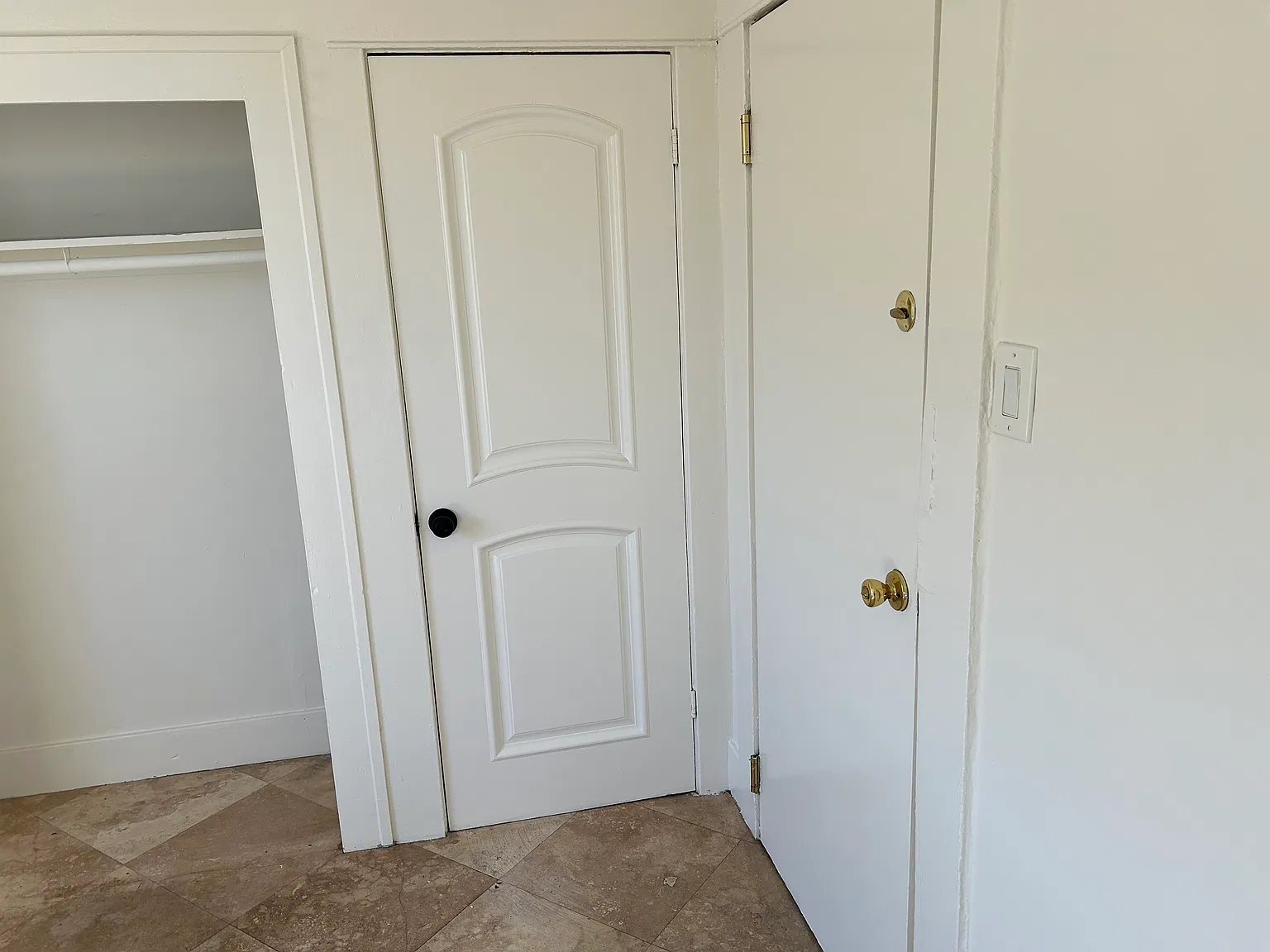 120 Westminster Ave — Photo 2