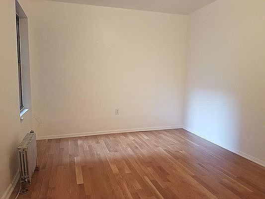 5th image of 201 W 105th St APT 4