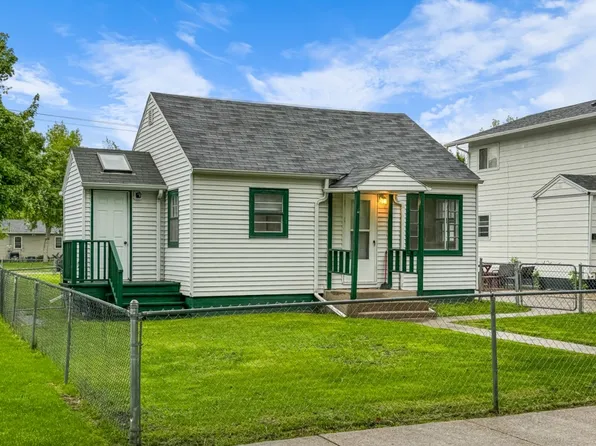 1812 8th Ave N, Grand Forks, ND 58203