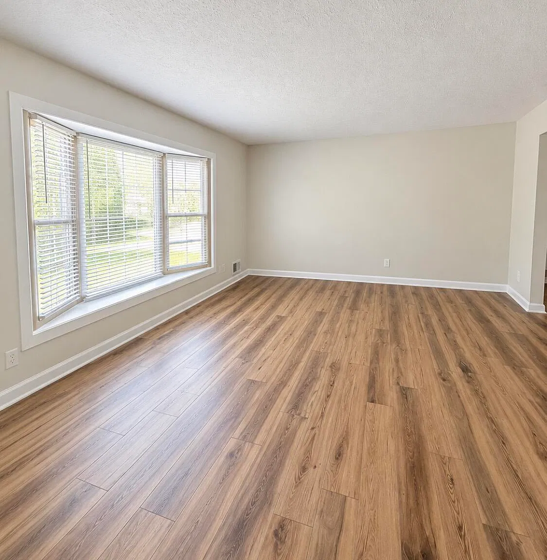 3 bed, 2.0 bath, 2508 sqft, $2,350 — Photo 3