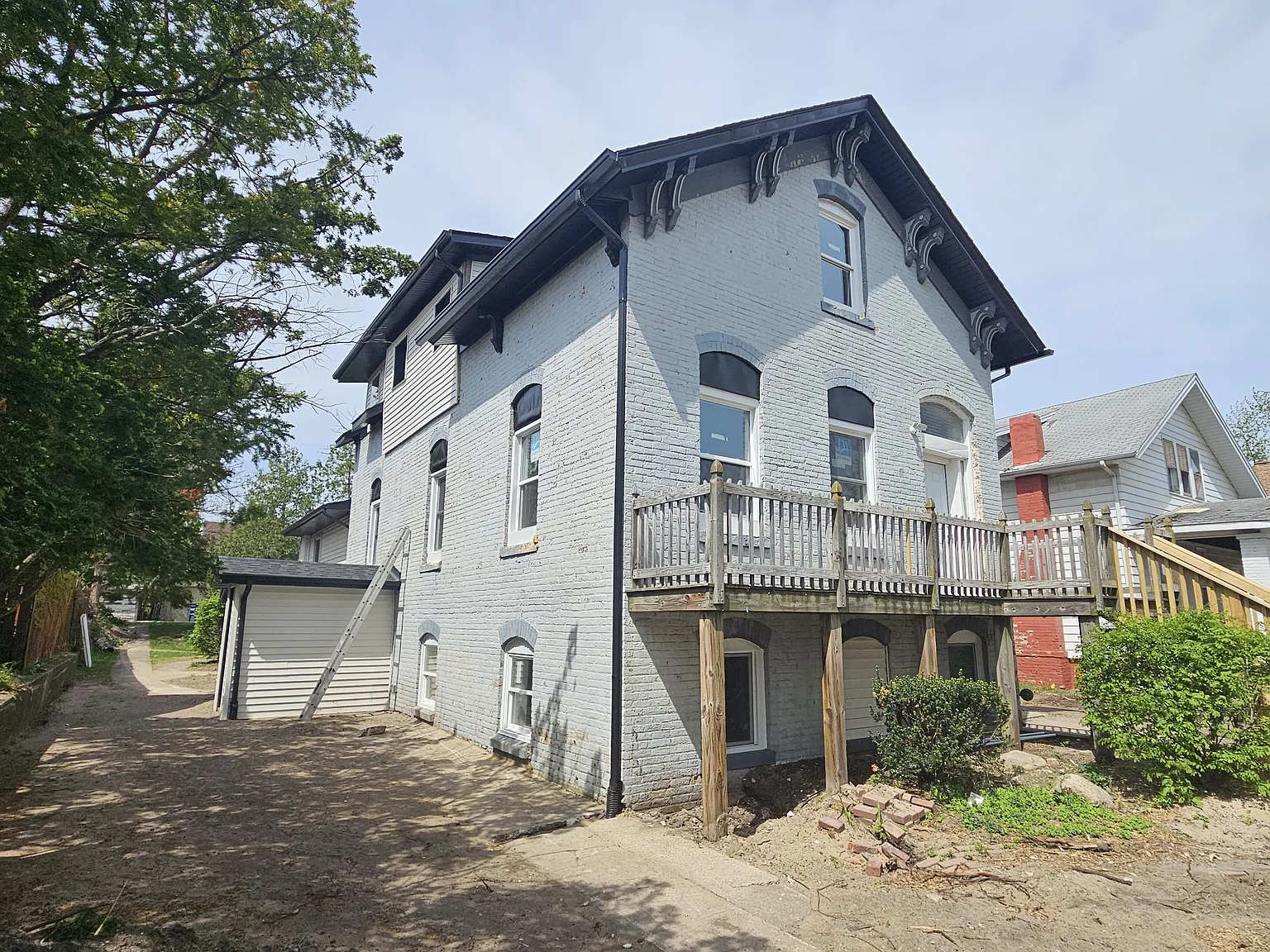 3 bed, 1200 sqft, $1,300 — Photo 1