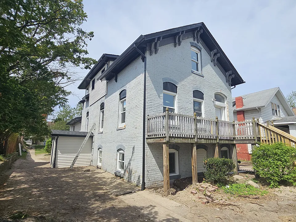 1117 Cedar St