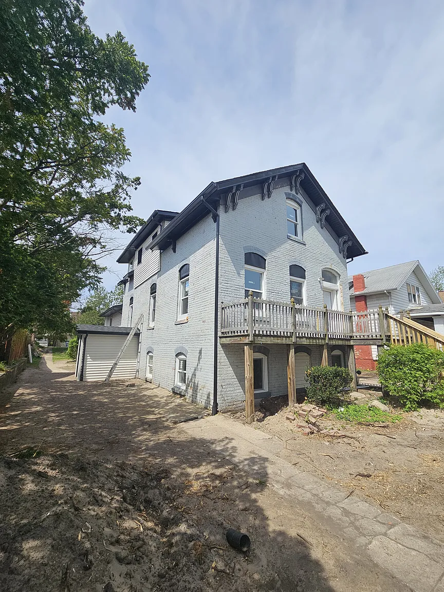 1117 Cedar St photo 1