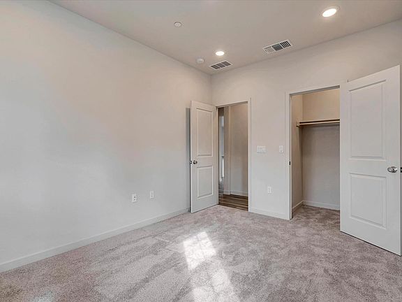 3rd image of 2916 Sugar Pine Street